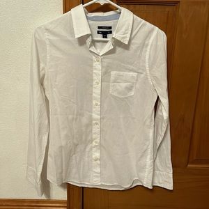 White long sleeve gap button up shirt